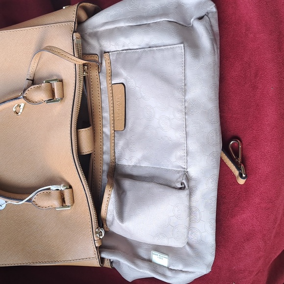 Michael Kors LightTan Crossbody/Satchel GREAT CONDITION - Picture 8 of 9